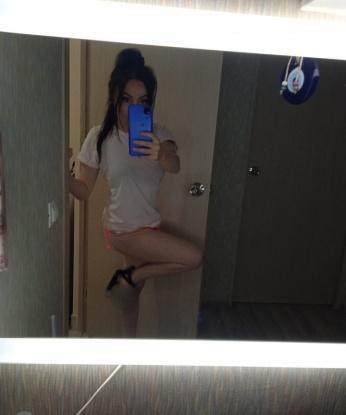 У меня есть все, чтобы сделать нашу встречу незабываемой. 💋Сладкие губы, горячее тело и безграничная страсть - все это со мной! ✨Я знаю, как дарить удовольствие и расслабление. Я могу стать твоей воплощенной мечтой. Обеспечу тебе эротический массаж, расслаблю тебя с помощью профессионального массажа. У меня прекрасные отзывы и множество фотографий, которые ты можешь посмотреть перед встречей. Сделаю все, чтобы ты остался доволен. Живу в Москве и с нетерпением жду нашей встречи.💫 Ангелина